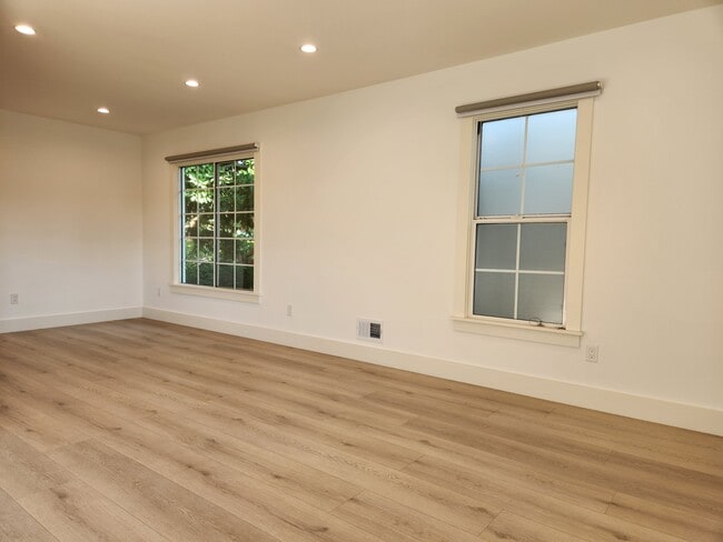 Building Photo - 530 Richmond St