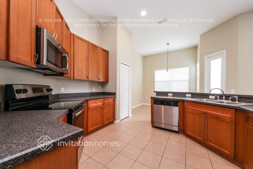 Building Photo - 2856 Majestic Isle Dr