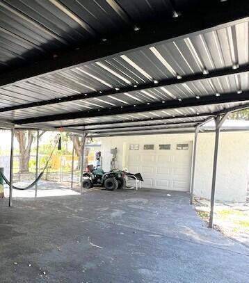 Building Photo - 9148 Oakwood Dr