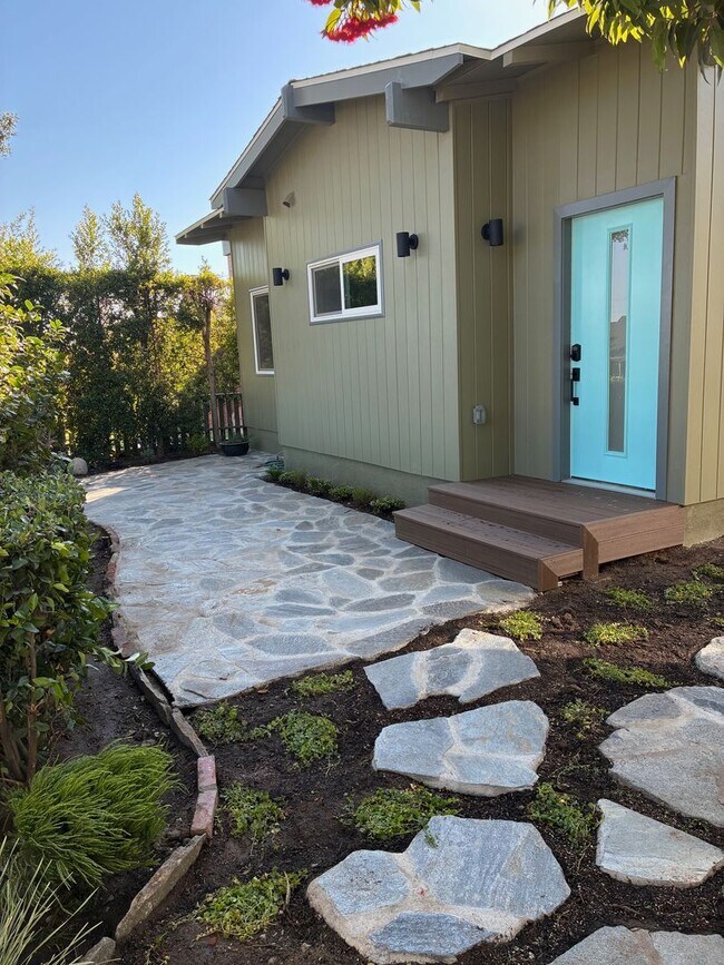 Primary Photo - "Cozy & Modern 1BR in Glendale’s Most Char...