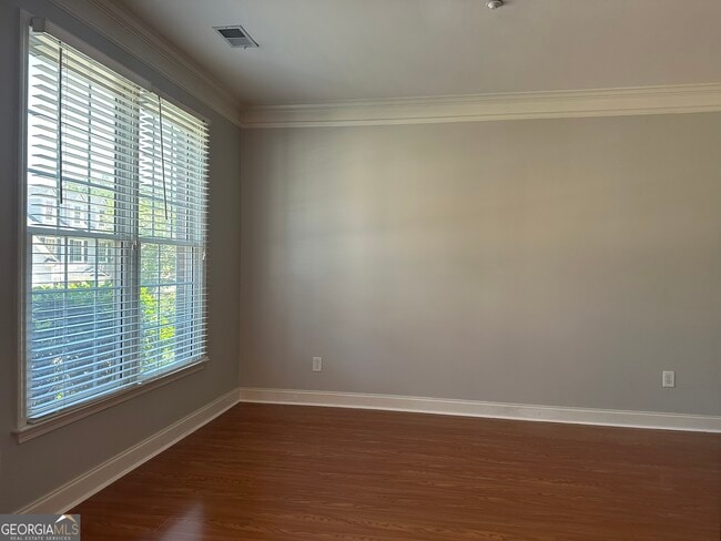Building Photo - 669 Maple Grove Way