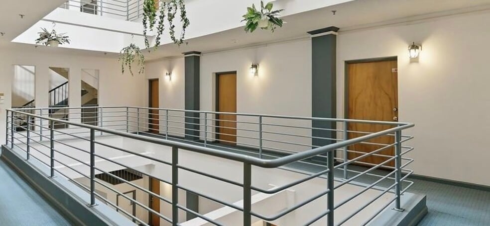 Building Photo - 39 Bruen St