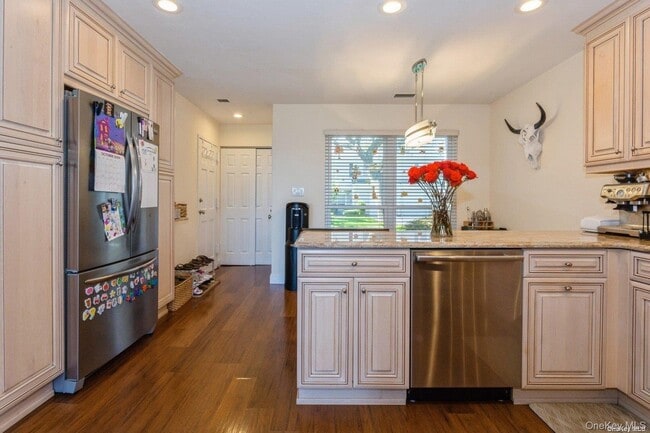 Building Photo - 100 Baker Ct