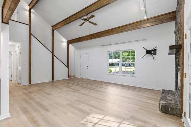 Building Photo - 240 N Cedarbrook Dr