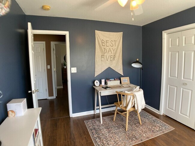 Building Photo - $1800 3 Bedrooms 2.5 Bath Brick Home with a bonus room!