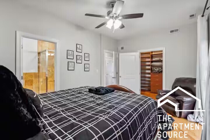 Building Photo - 3935 S Wells St