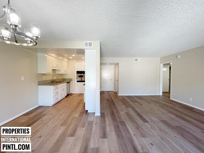 Building Photo - 1218 Pine St