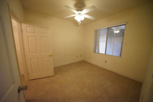 Building Photo - SHOWINGS AVAILABLE NOW