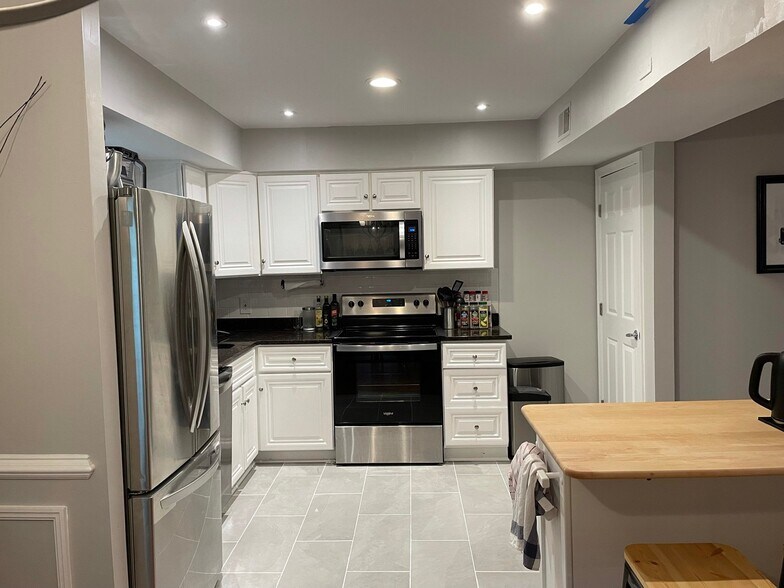 Building Photo - 2285 Emerald Heights Ct