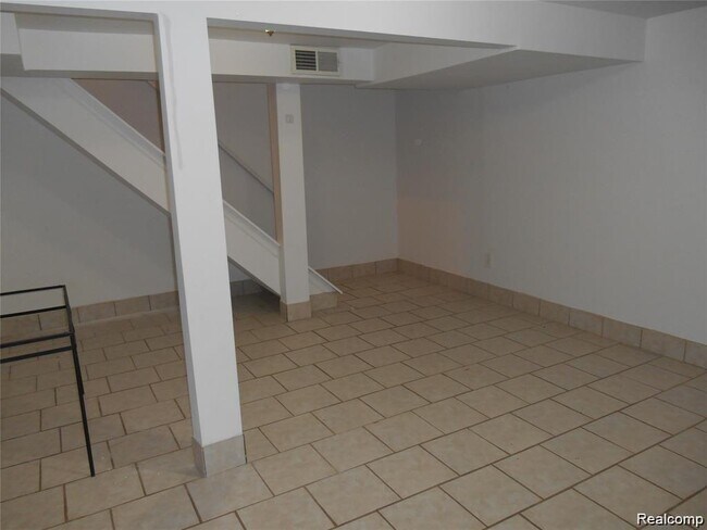 Building Photo - 2130 Wickham St