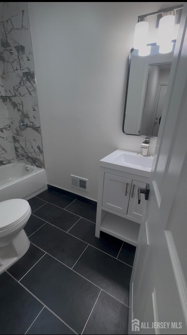 Building Photo - 84 Seabreeze Way