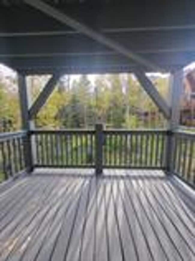 Building Photo - BEST DEAL IN SUMMIT !  Sunlight from all sides of the building!  Balcony! In unit washer dryer! B...