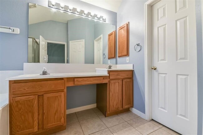 Building Photo - 5911 Mettler Ln