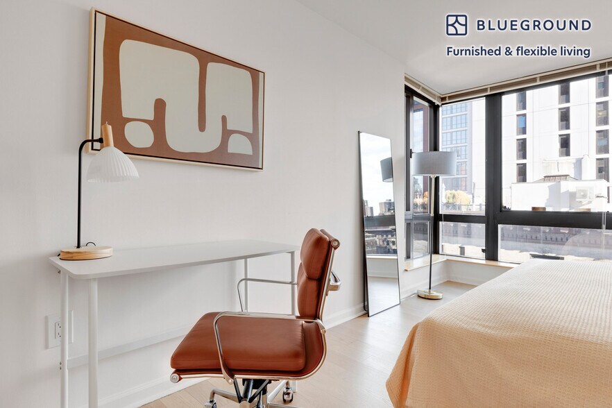 Building Photo - 255 W 94th St