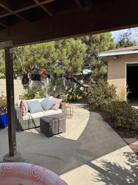 Building Photo - 714 Loma Dr