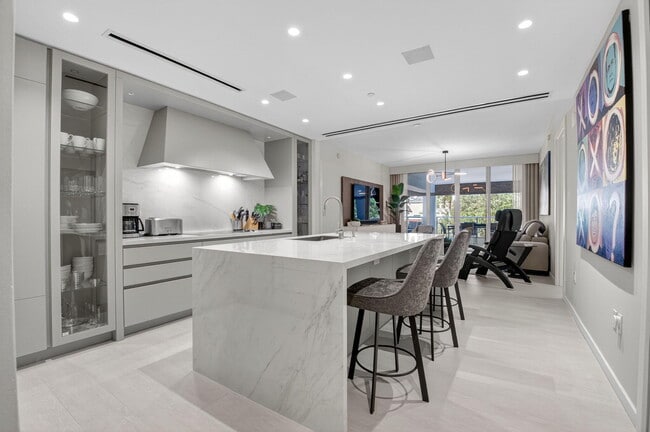 Building Photo - 200 SE Mizner Blvd