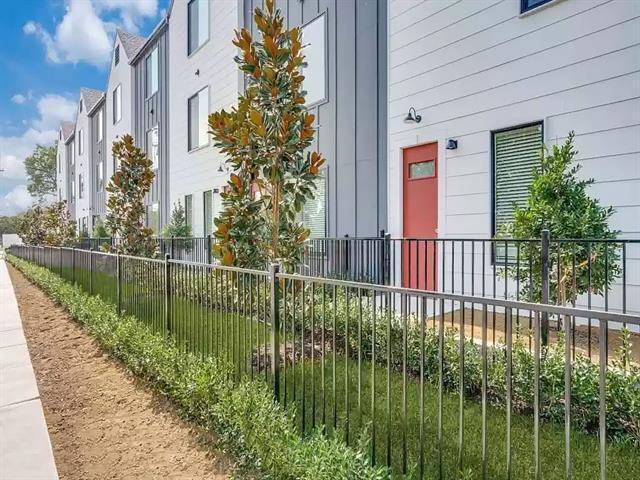 Building Photo - 3275 Dallas St