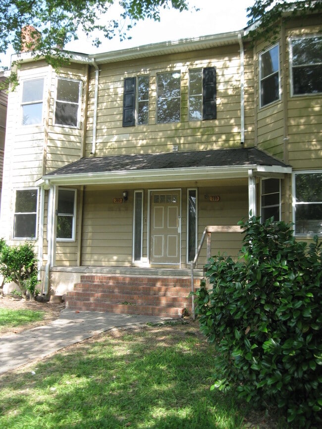 Building Photo - 307/309 Dinwiddie St