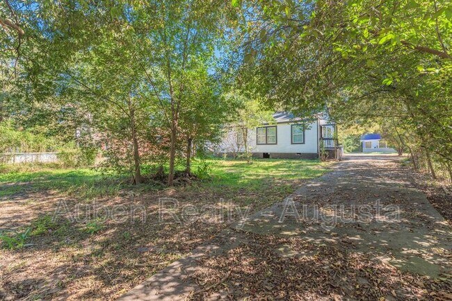 Building Photo - 2524 Rhodes Dr