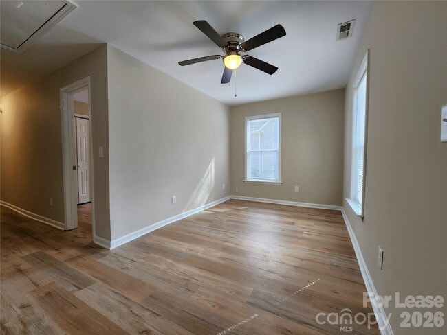 Building Photo - 1419 Oakshade Ave