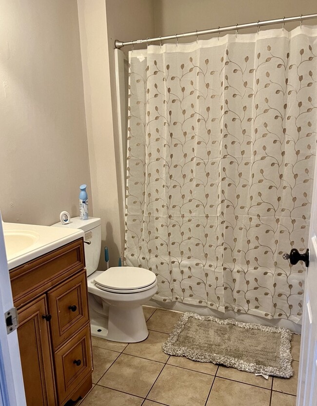 Building Photo - 435 Windham Rd