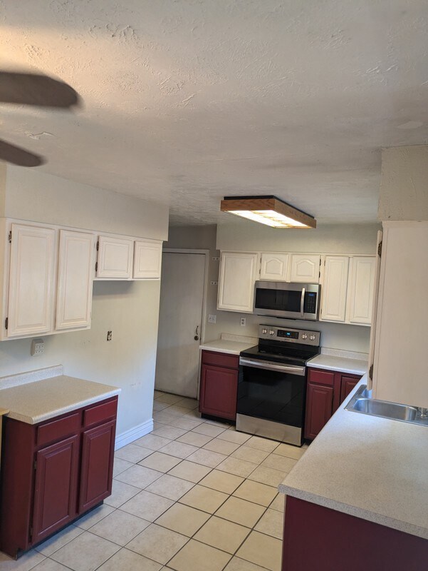 Building Photo - 554 E 9120 S