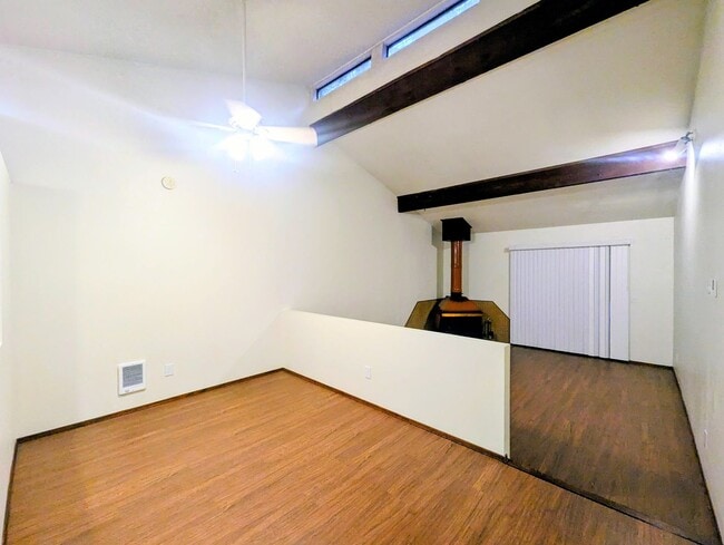 Building Photo - 2bd/1ba Everett Home