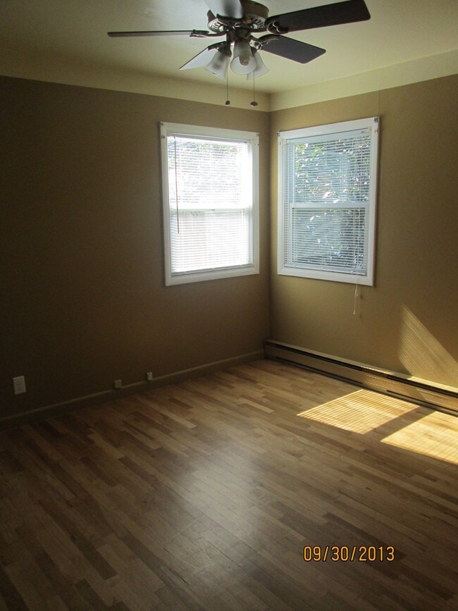 Building Photo - 2 bedroom home with great back yard!