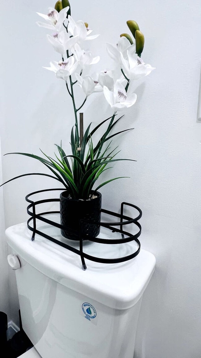 Building Photo - 21 Bullocks Point Ave