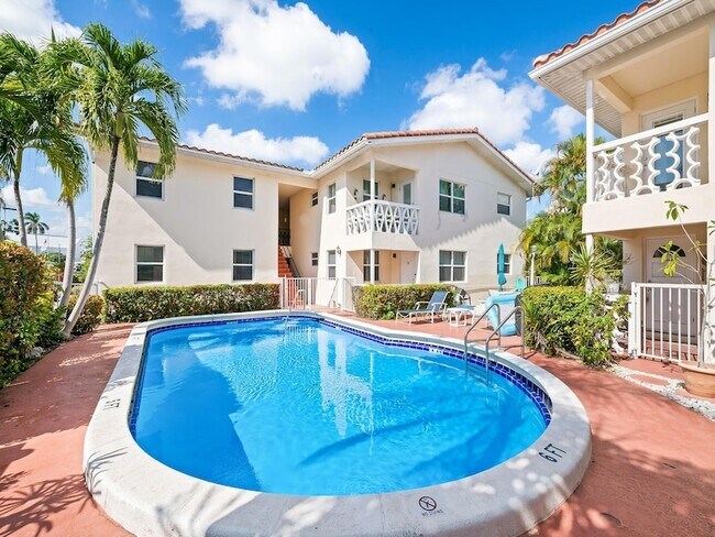 Building Photo - 2591 NE 55th Ct