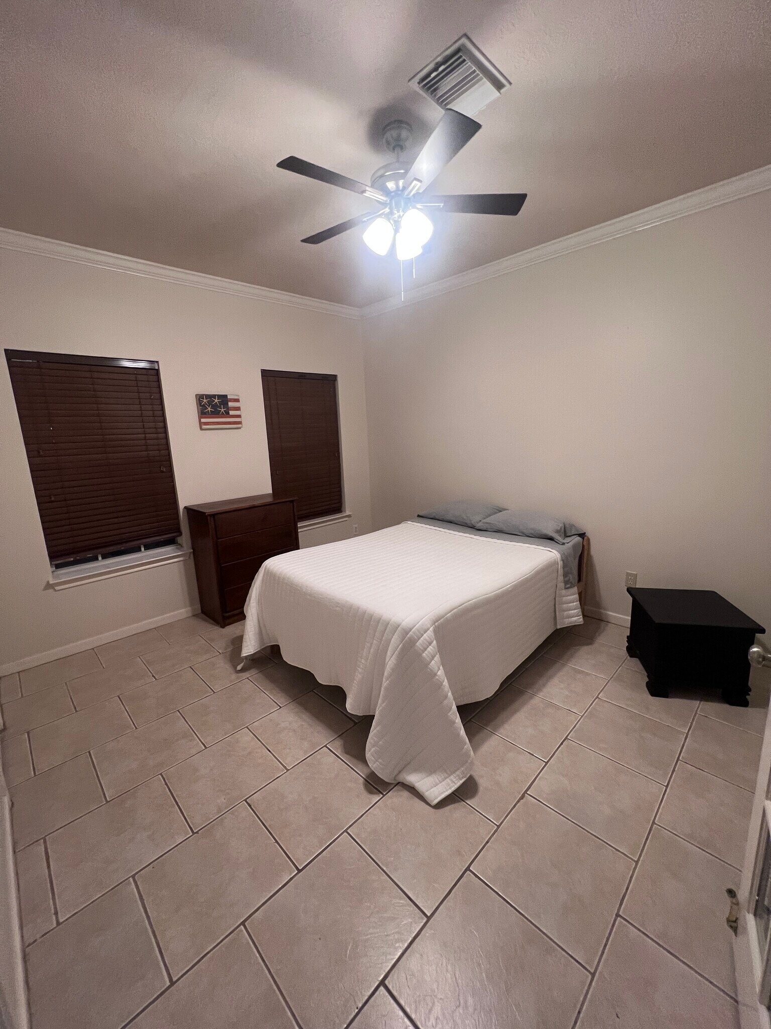 Building Photo - 2324 Sheridan St