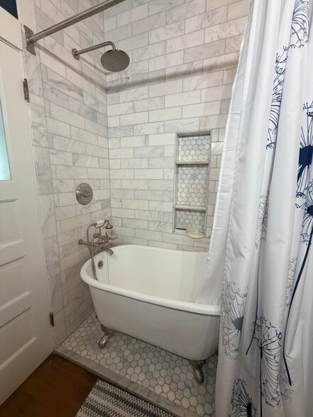 Building Photo - 921 W Alameda St