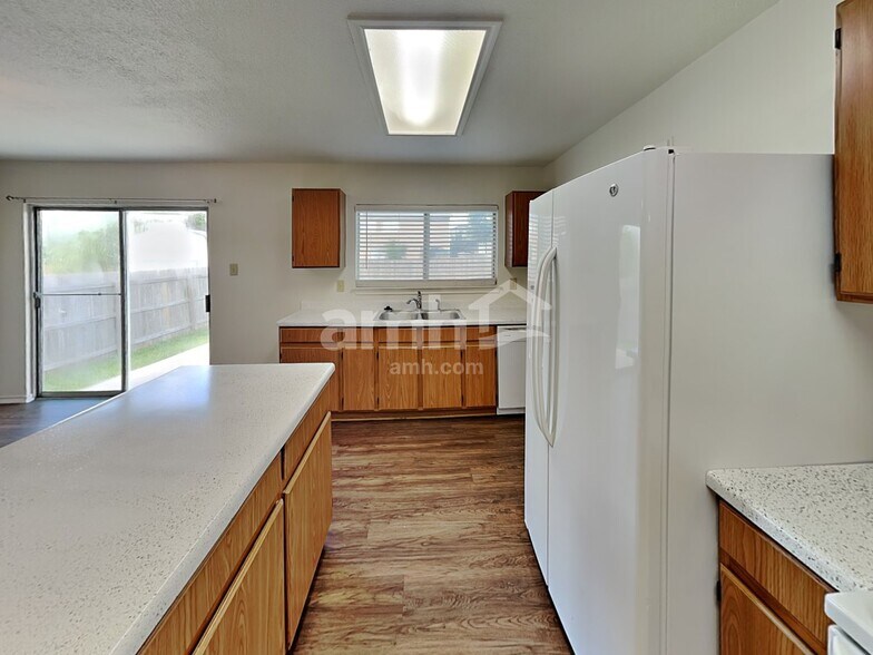 Building Photo - 6422 Beech Trail Dr