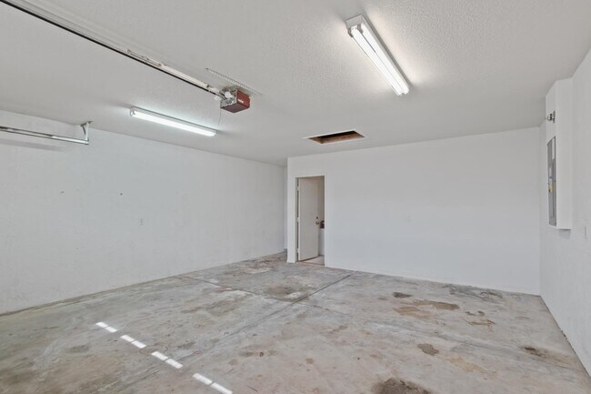 Building Photo - 12829 SW 38th Cir