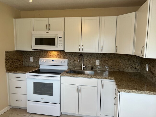 Building Photo - 6241 SW 38th Ct