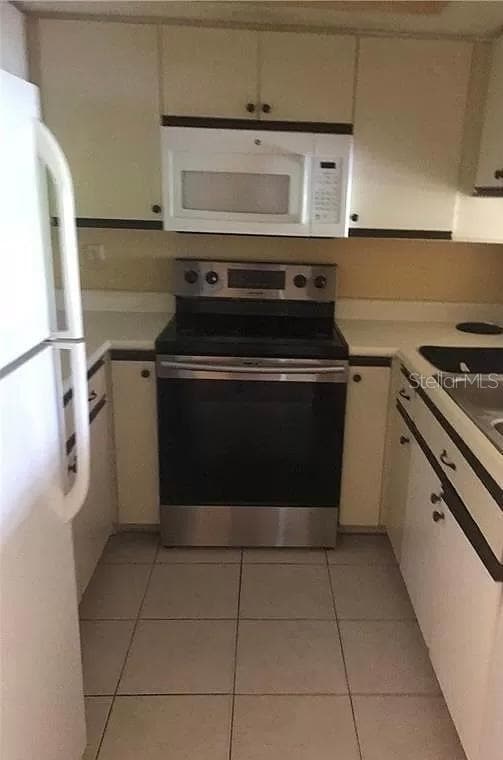 Building Photo - 733 Carpenters Way