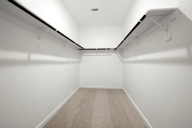 Building Photo - 18733 Timber Gln Dr