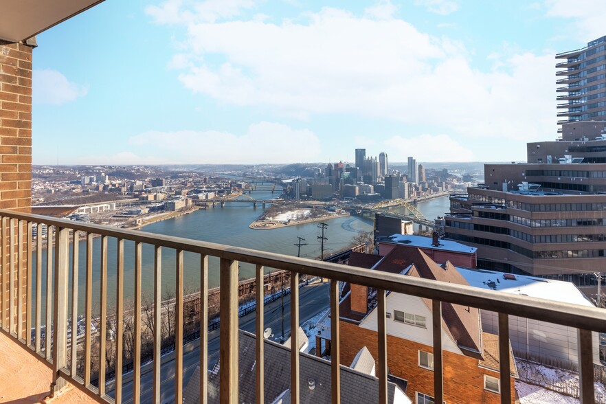 Amazing City Views - Grandview Pointe Apartments