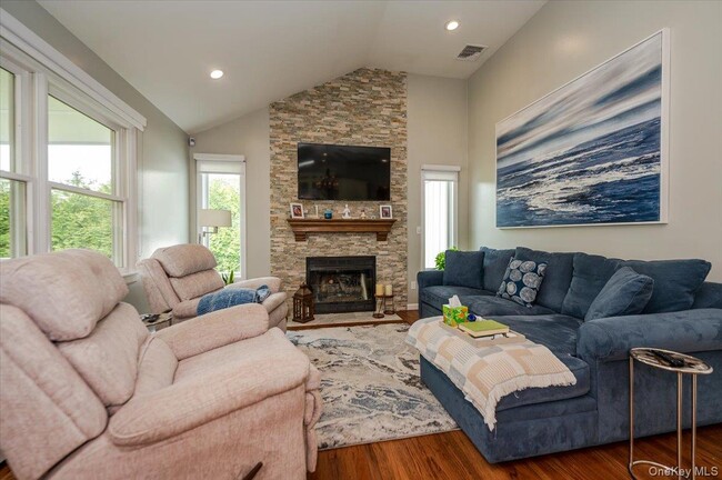 Building Photo - 525 Rocky Point Rd