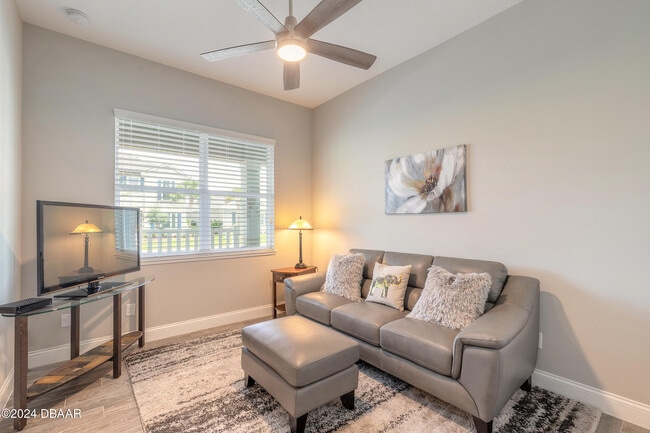 Building Photo - 205 Cyan Ave