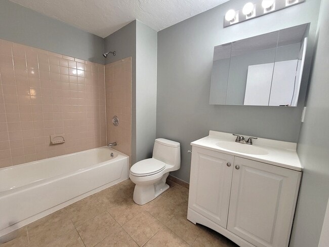 Building Photo - 17 Elderwood Dr