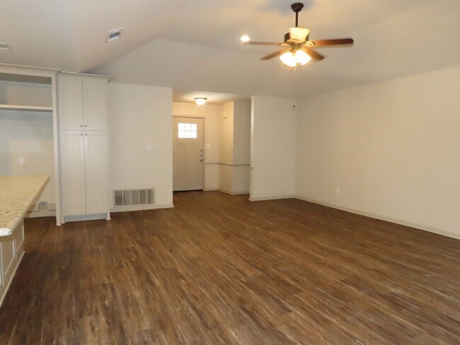 Building Photo - Updated in 2024! Gorgeous 3 Bedroom, 2 Bat...