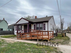 Building Photo - 7 N Elm St