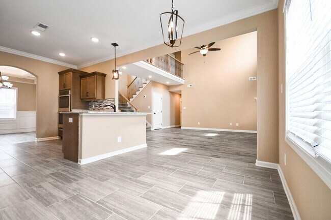 Building Photo - Pet Friendly Four Bedroom!