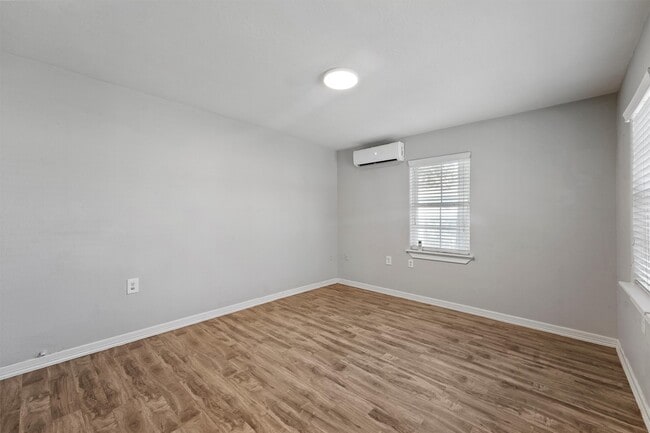 Building Photo - 16730 Springfield Dr