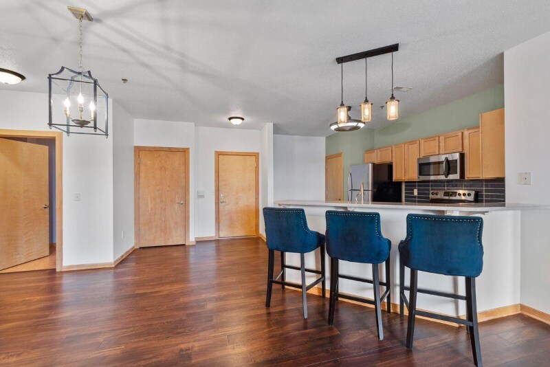 Building Photo - 10900 W Bluemound Rd