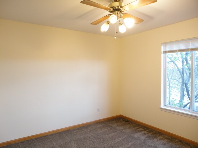 Building Photo - 14029 S Lakeridge Dr