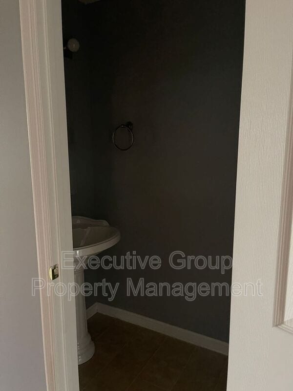 Building Photo - 2145 Crossfield Dr