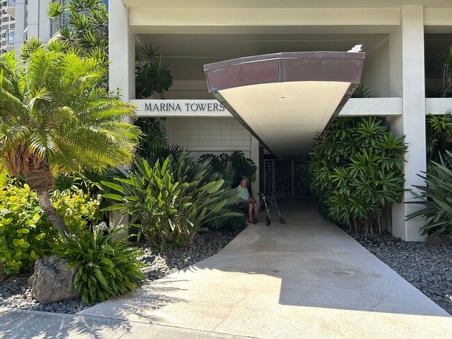 Building Photo - 1645 Ala Wai Blvd