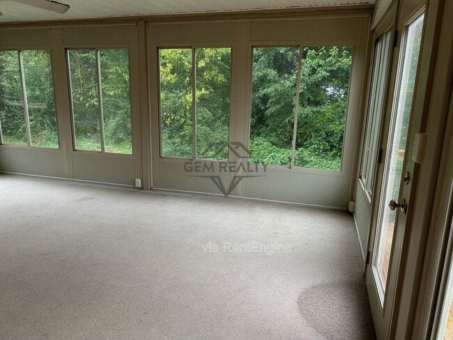 Building Photo - 100 Kendallwood Dr